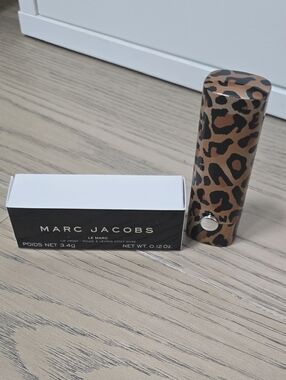 Marc Jacobs 'Just Peachy' Leopard Lip Frost  in Brown and Black Print Case